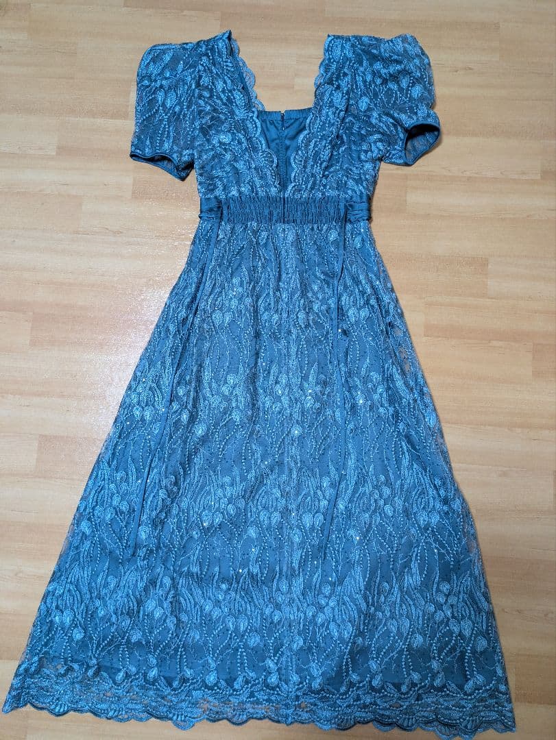 【リリーブラウン】ブルーのスパンコールレイヤードドレス