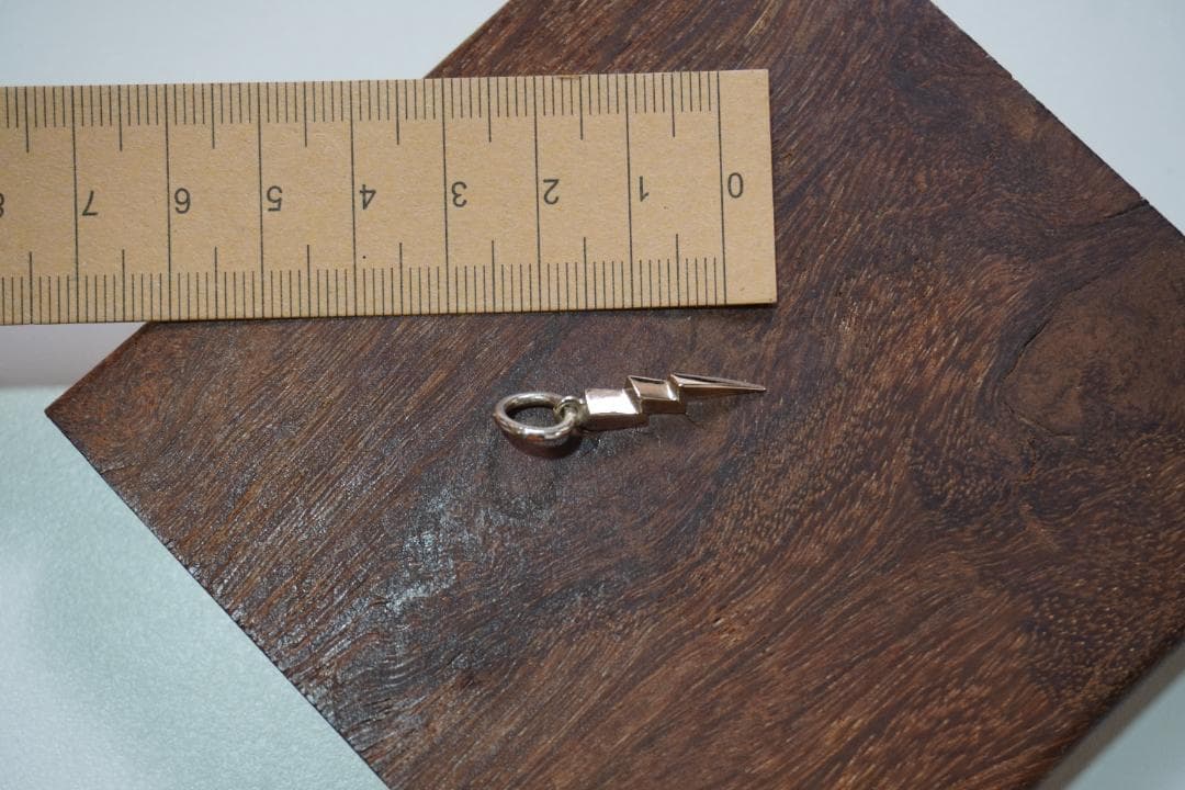 ◇RAOING◇ネックレス　トップのみ　　閃光　Ｋ10　flash