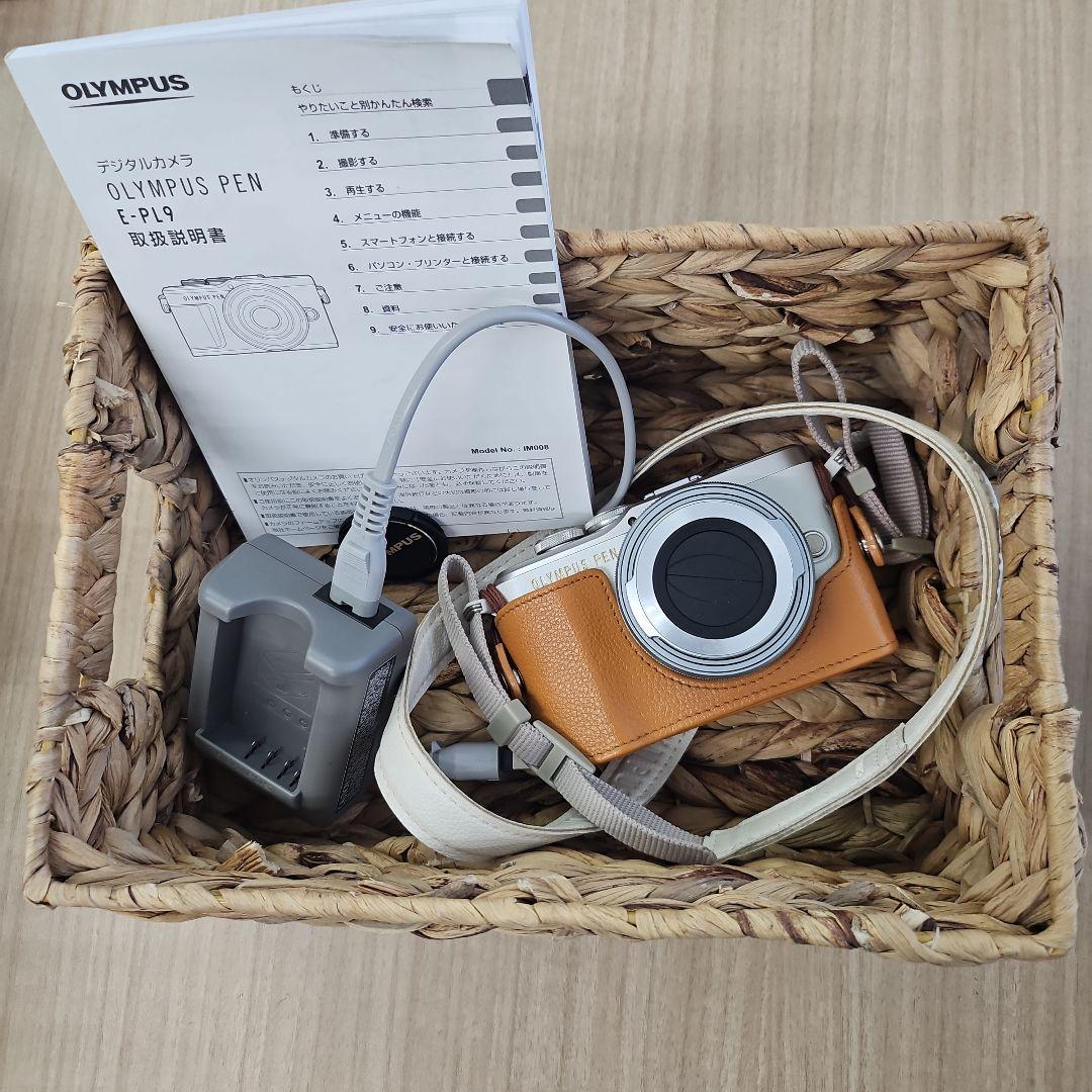 OLYMPUS　PEN　E-PL9　カバー付き