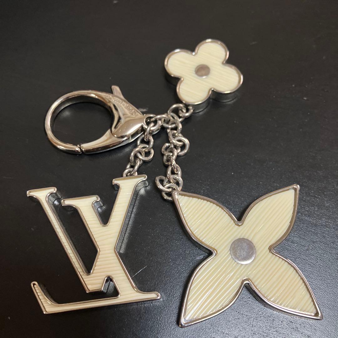 Louis Vuitton チャーム アイボリー シルバー