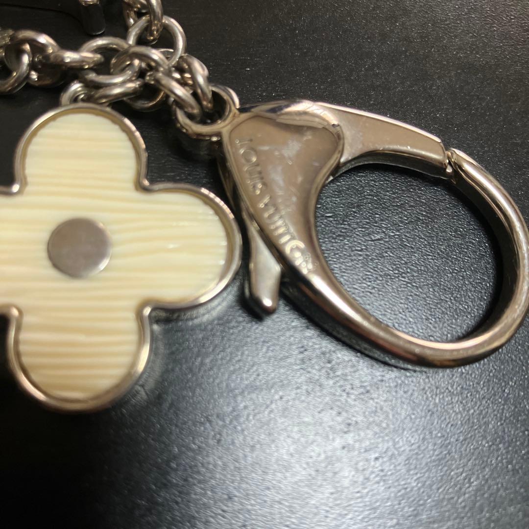 Louis Vuitton チャーム アイボリー シルバー