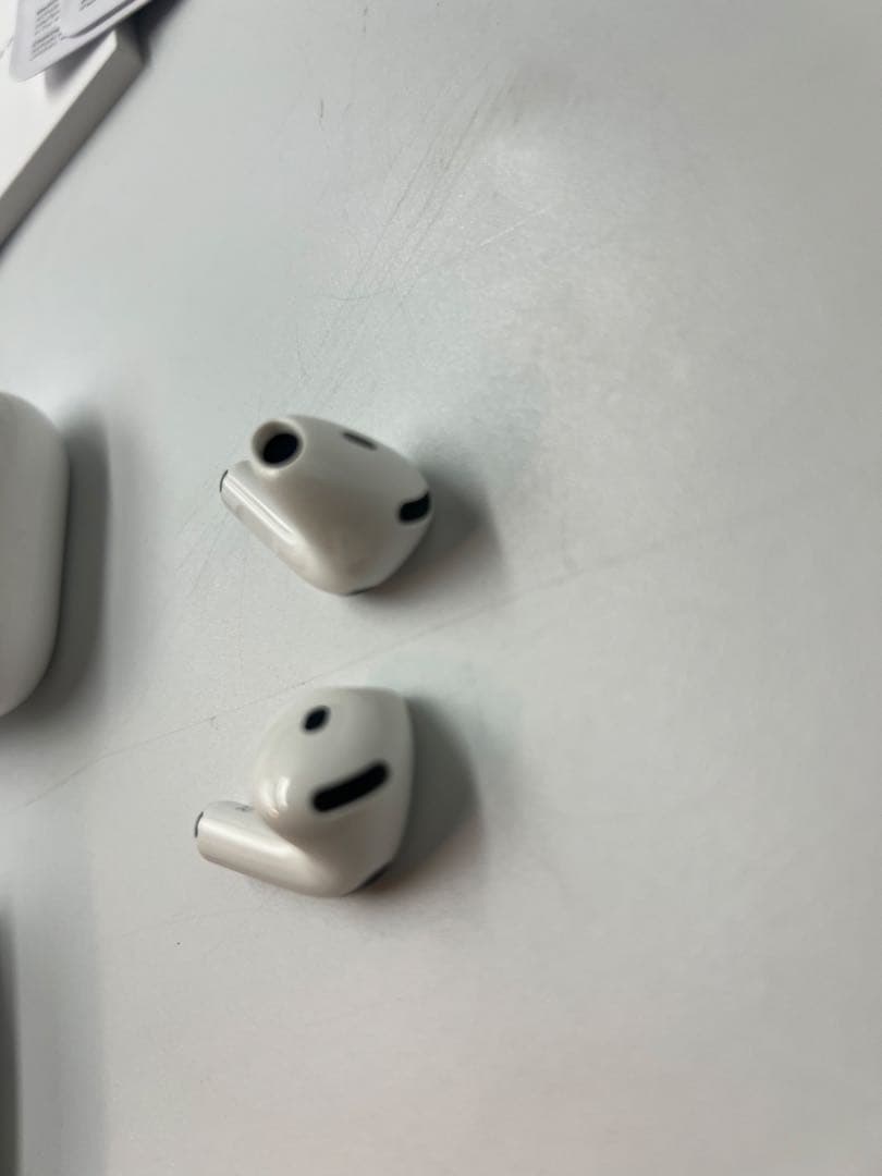 AirPods 4 アクティブノイズキャンセリング搭載