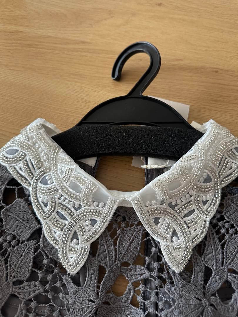 【LEJA】花柄レースビジューカラーAラインドレスワンピース美脚効果結婚式