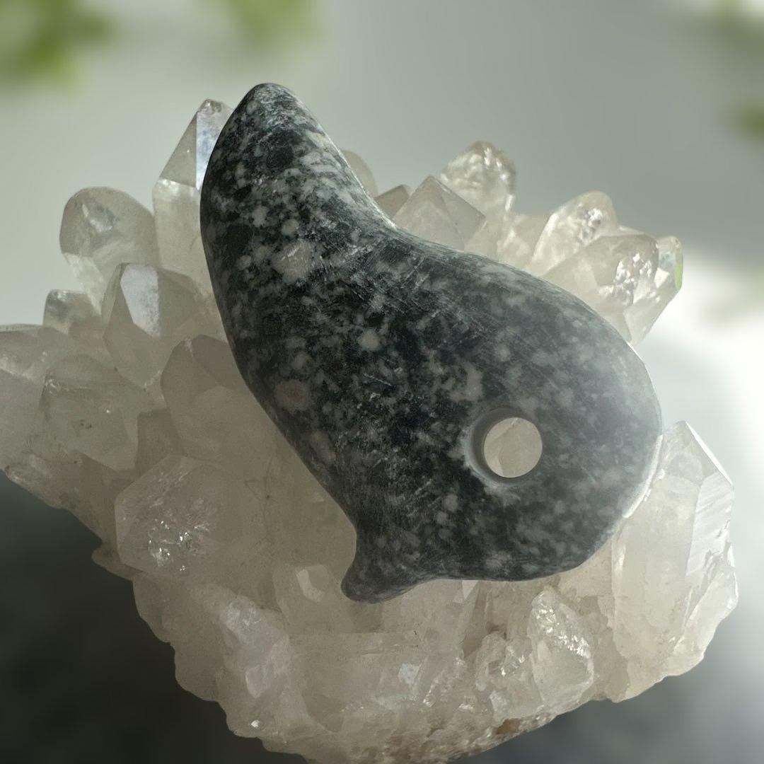 【遠野霊石】高波動勾玉　獣形勾玉(三ノ型) 角の生えた勾玉　一角獣