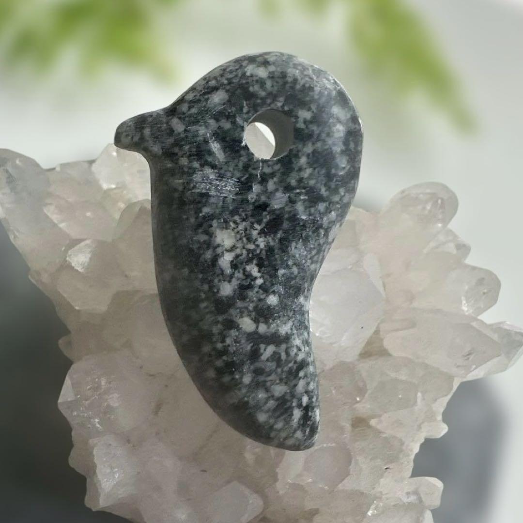 【遠野霊石】高波動勾玉　獣形勾玉(三ノ型) 角の生えた勾玉　一角獣