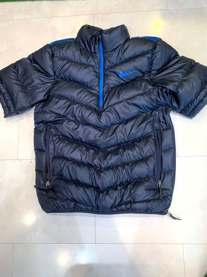 ほぼ未使用　ナイキゴルフ　半袖　軽量　ダウン