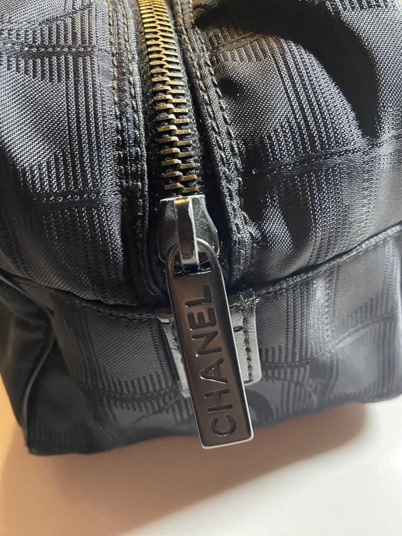 CHANELニュートラベルライン黒