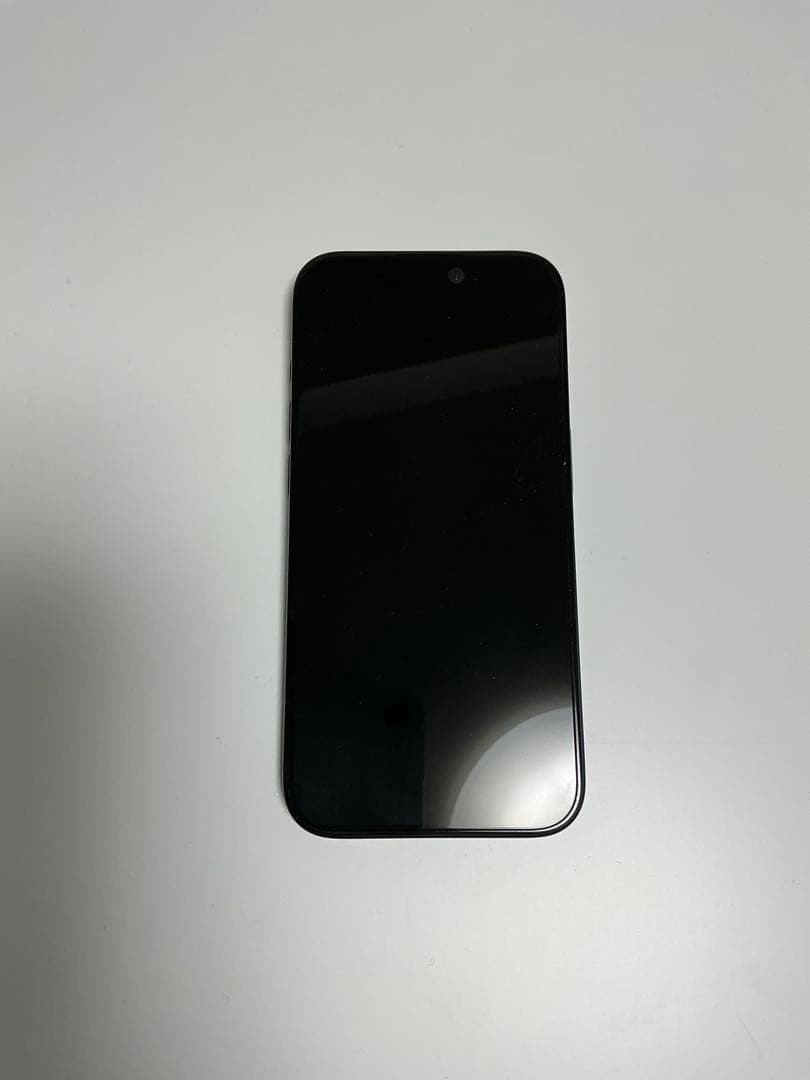 iPhone15pro＋Apple純正シリコンケース、社外ガラスフィルム付