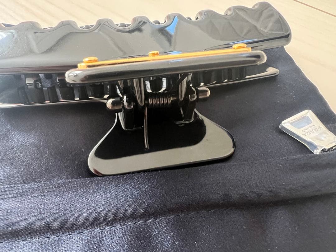 【試着のみ】 PRADA メタルクロウクリップ　トライアングル　バレッタ