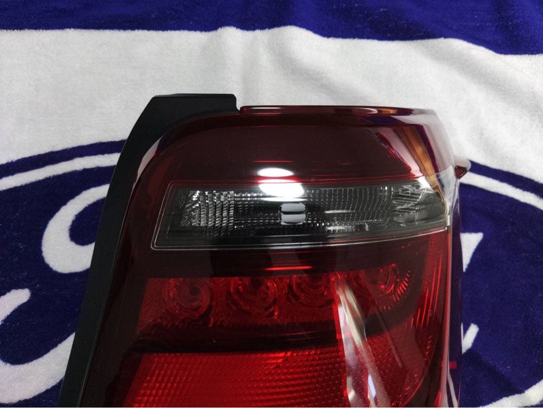 カローラ　アクシオ　WXB NZE161 右　テールライト