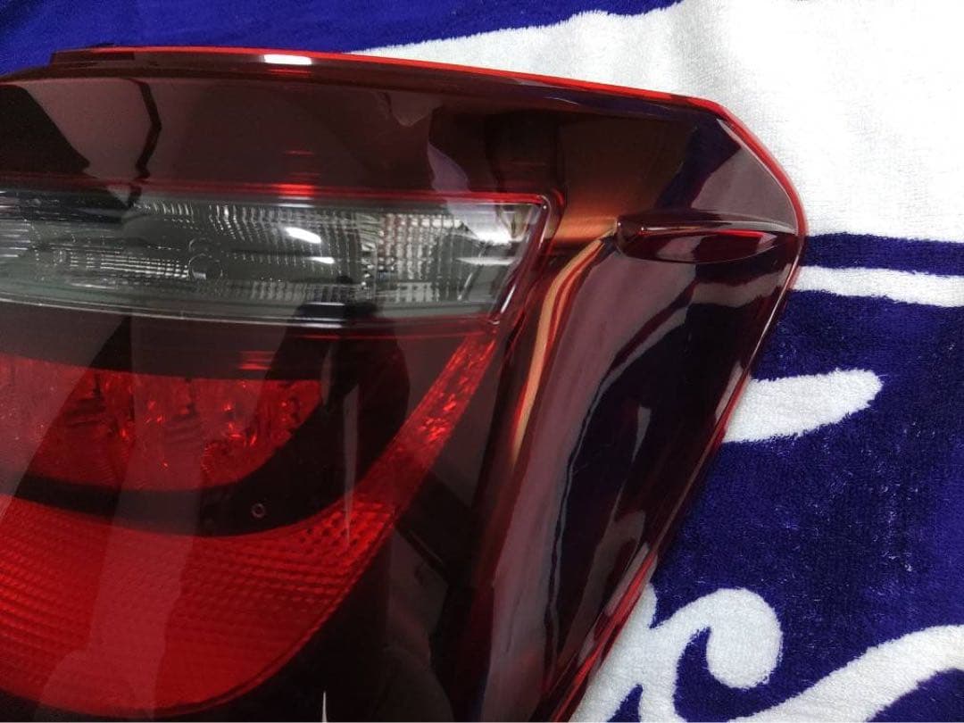 カローラ　アクシオ　WXB NZE161 右　テールライト