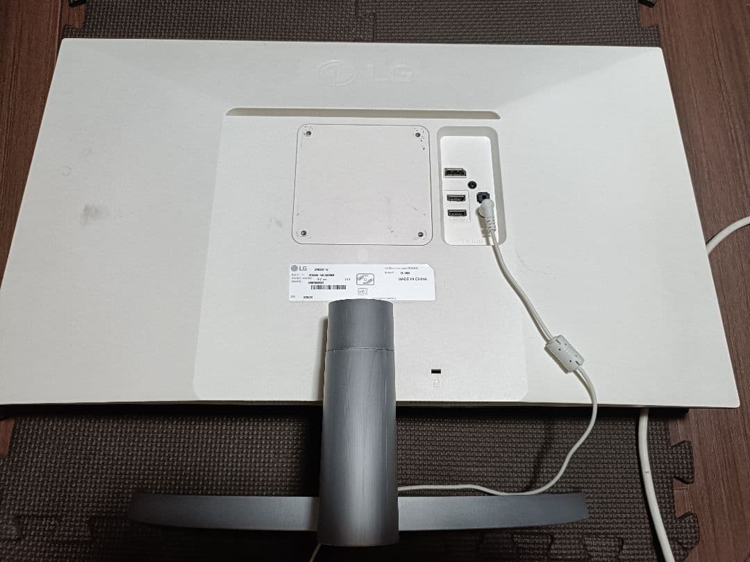 【箱説付き】LG ディスプレイ 27インチ モニター 4K 27UL500-W