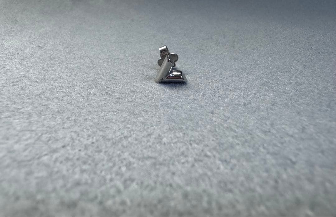 LOUIS VUITTON ピアス・エセンシャル V