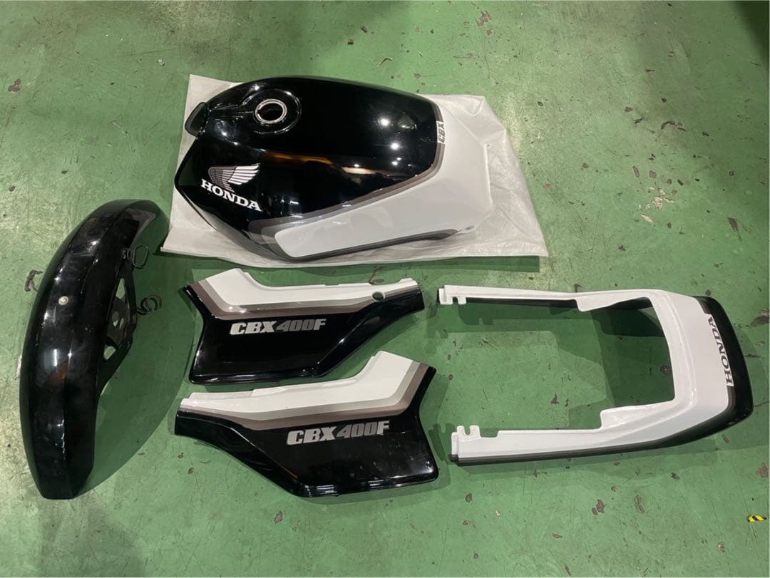 ホンダ CBX400F 外装一式　白黒2型使用