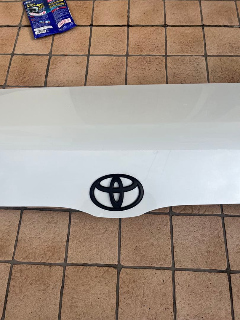 トヨタ ハイエースボンネット