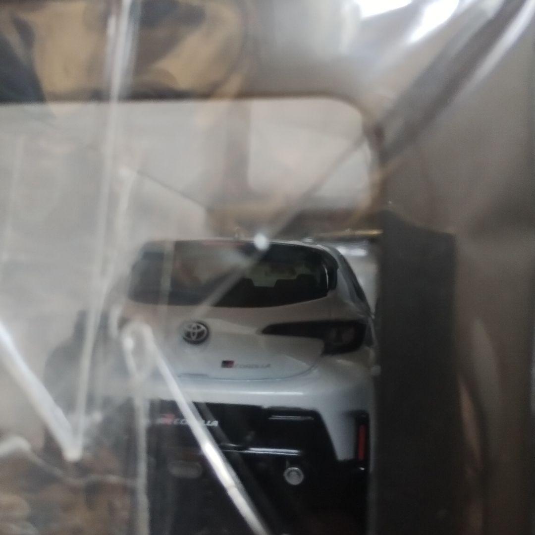 GRカローラ 1/30 ミニカー　ダイキャスト　プラチナホワイトパールマイカ