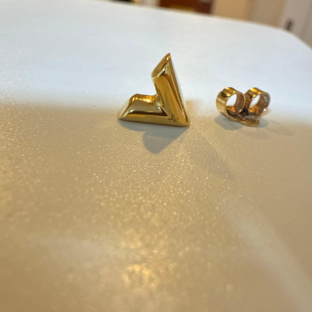LOUIS VUITTON ピアス　エセンシャルV