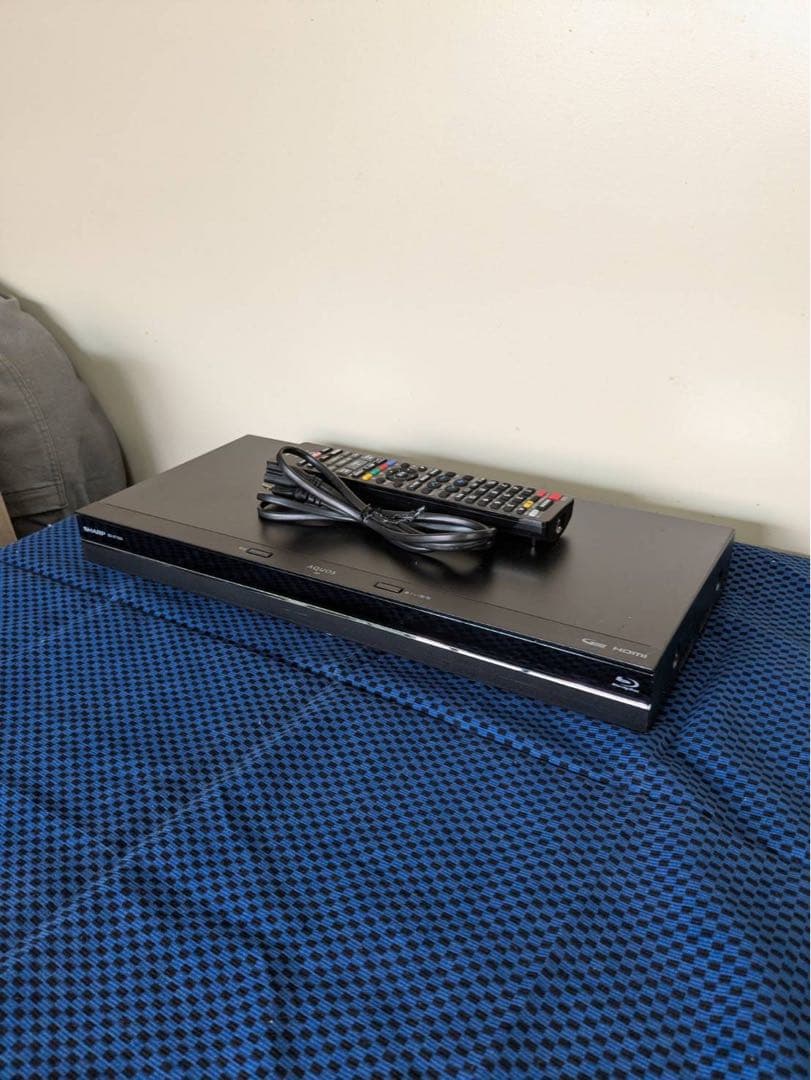 ブルーレイレコーダー 黒 リモコン付き