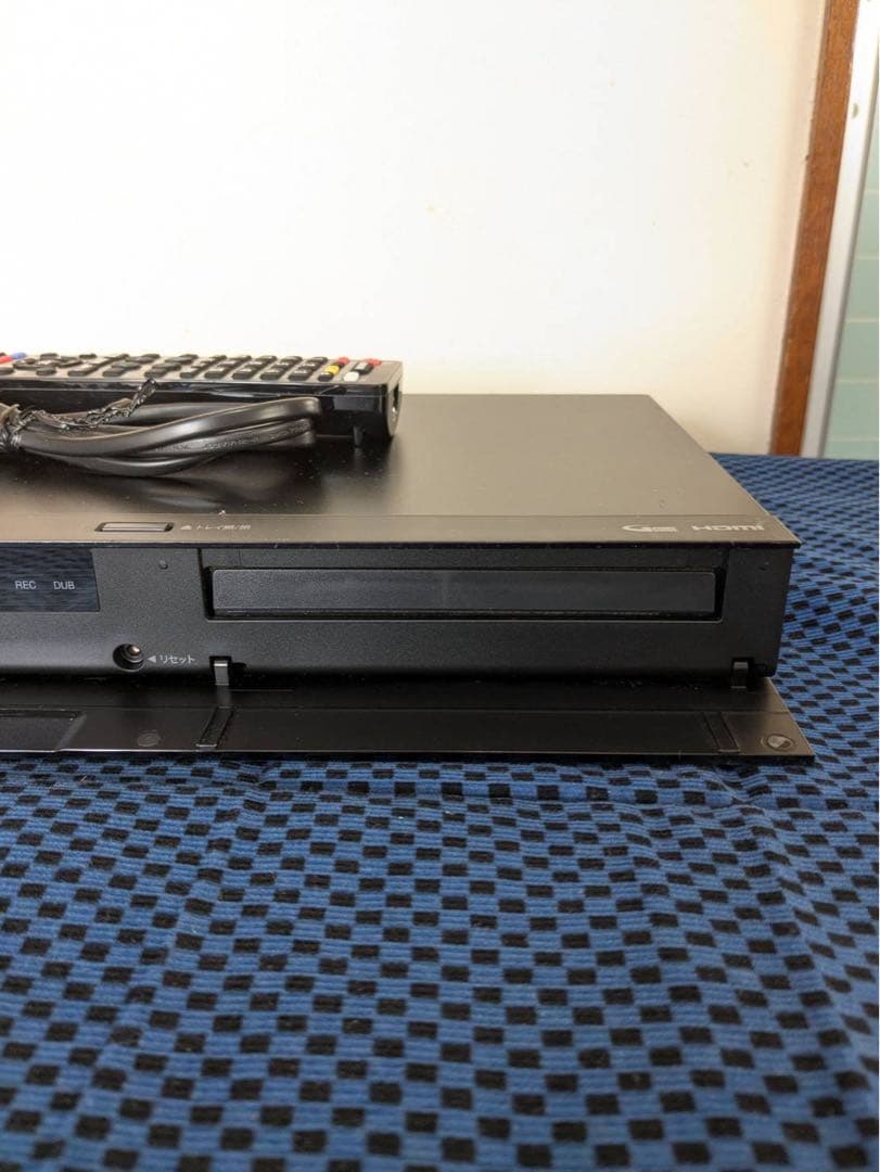 ブルーレイレコーダー 黒 リモコン付き