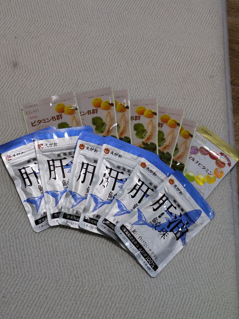 肝油鮫珠62粒×6袋、ビタミンB群62粒×6袋、マルチビタミン30粒×1袋