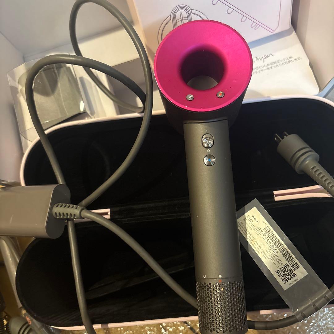 ダイソンドライヤー　箱付き