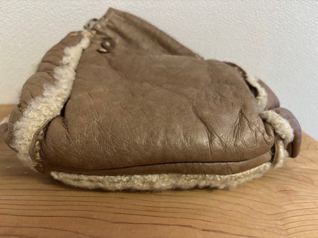 eb.a.gos ムートン×レザーミニバッグ