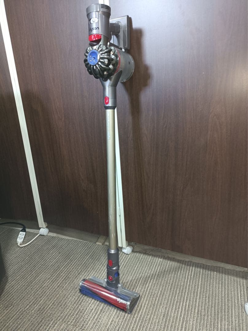 [八6461] ダイソン コードレスクリーナー SV11