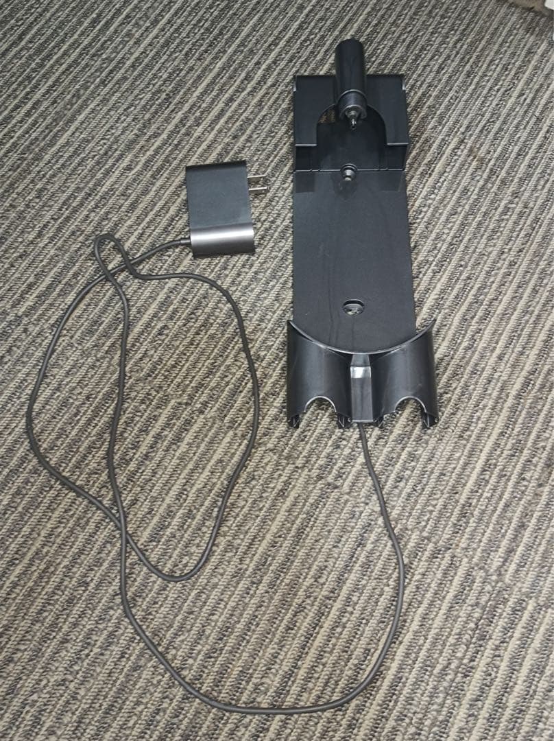 [八6461] ダイソン コードレスクリーナー SV11