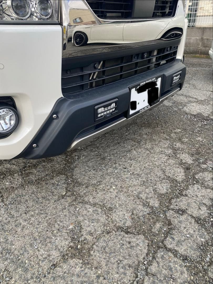 トヨタ ハイエース TRDバンパー LEDフォグランプ付き