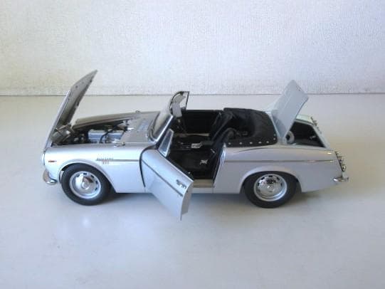 あまさん専用 AUTOart 1/18 ダットサン フェアレディ 2000