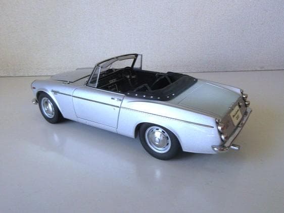 あまさん専用 AUTOart 1/18 ダットサン フェアレディ 2000