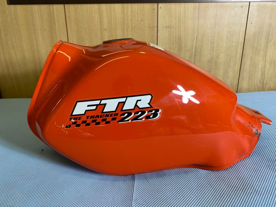 HONDA バイク　FTR223 タンク　純正　オレンジ