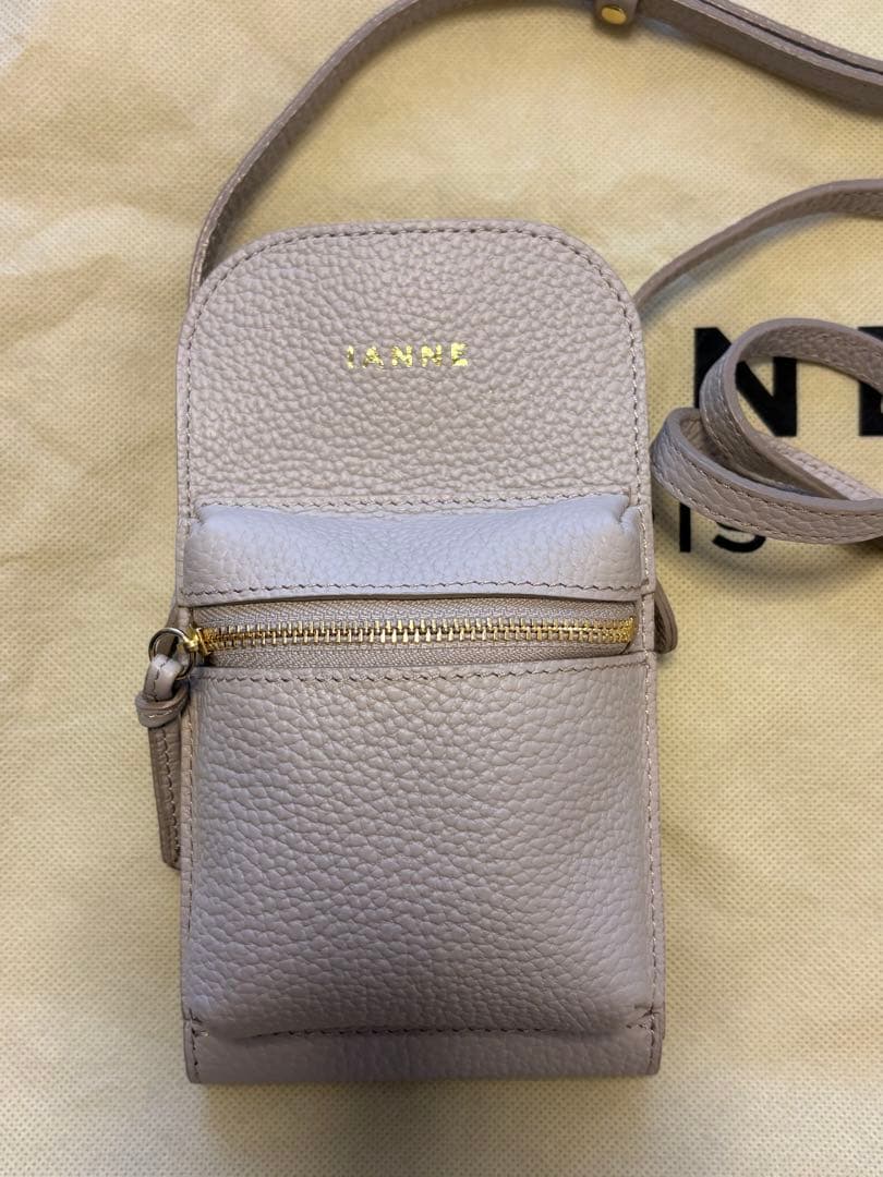 新品　アタオ　ATAO スマホポシェット　ラポシュ　白　本革　スマホショルダー