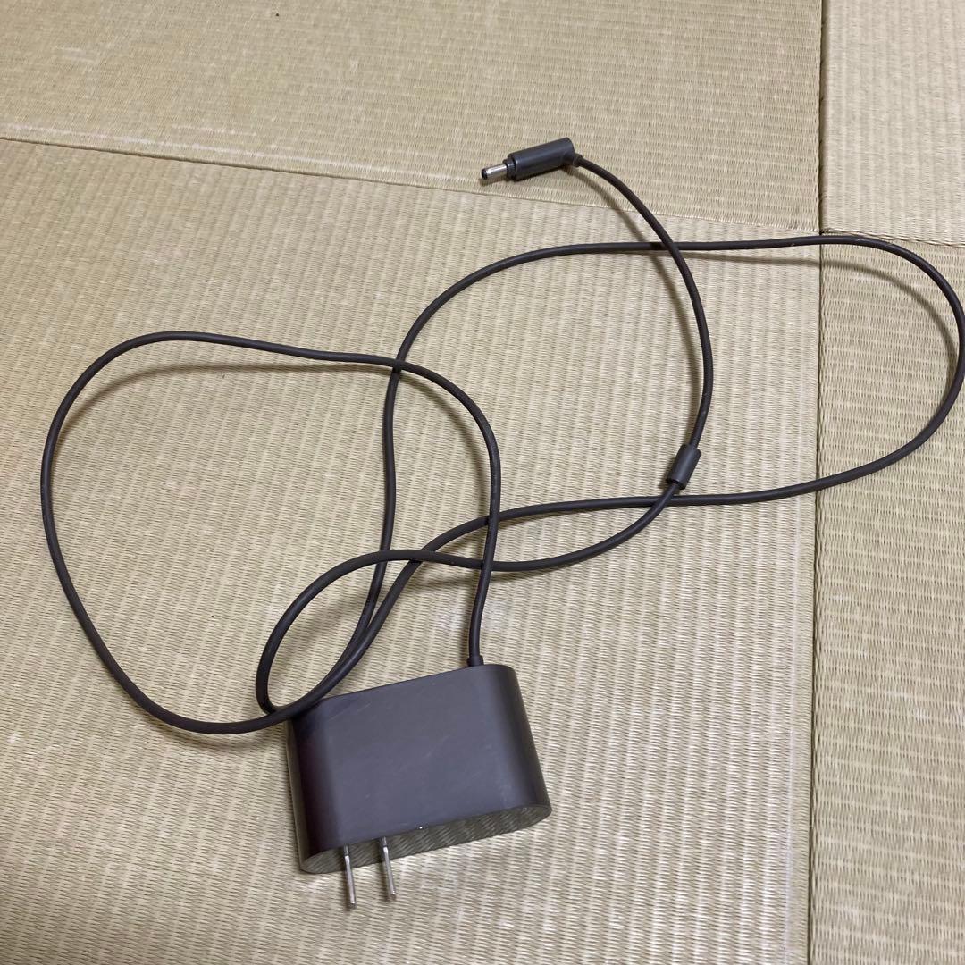 dyson V8 fluffy サイクロン式掃除機 本体と付属品 動作確認済