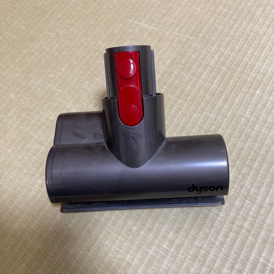 dyson V8 fluffy サイクロン式掃除機 本体と付属品 動作確認済