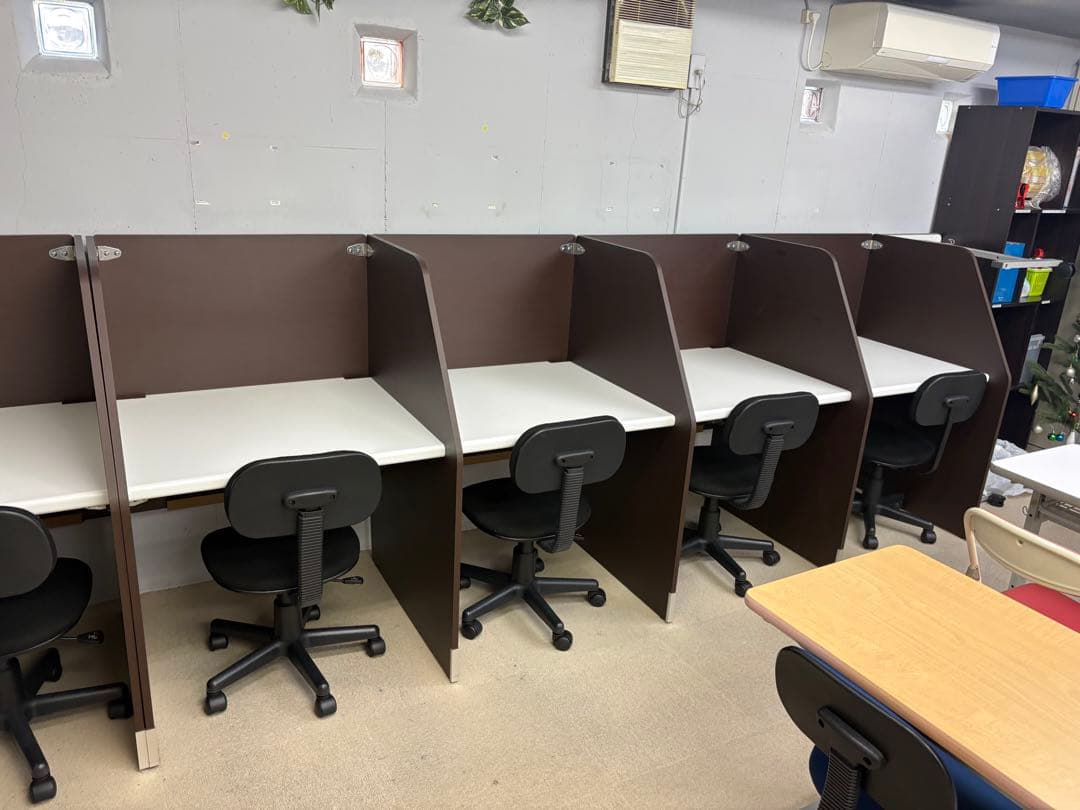 4席+4席+2席の10席パーテーションデスク・チェアセット　名古屋市守山区・緑区