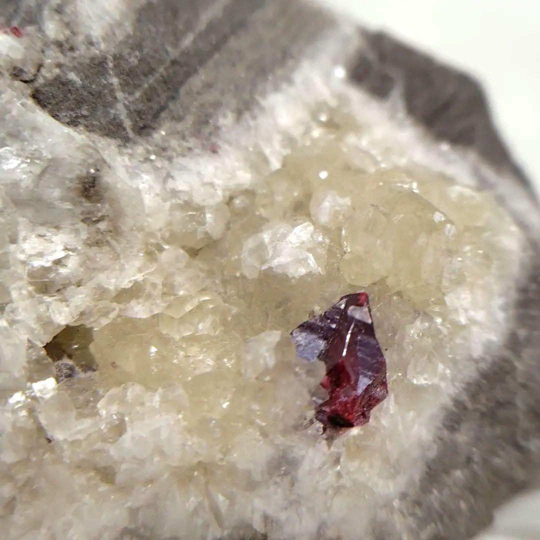 魔法と錬金術の石❇️中国産 シナバー クォーツ ドロマイト 共生鉱物 大きめ原石