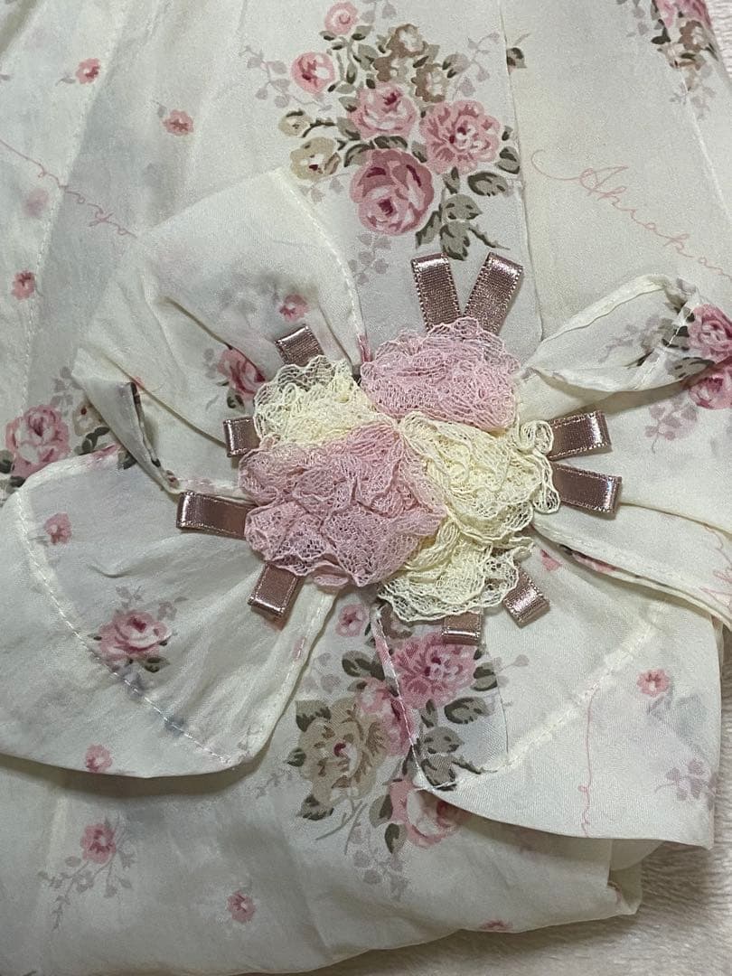 アキアカネ花柄フリル付きアイボリーレインコート