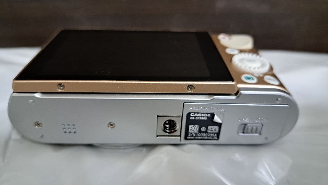 デジタルカメラ CASIO EX-ZR1800