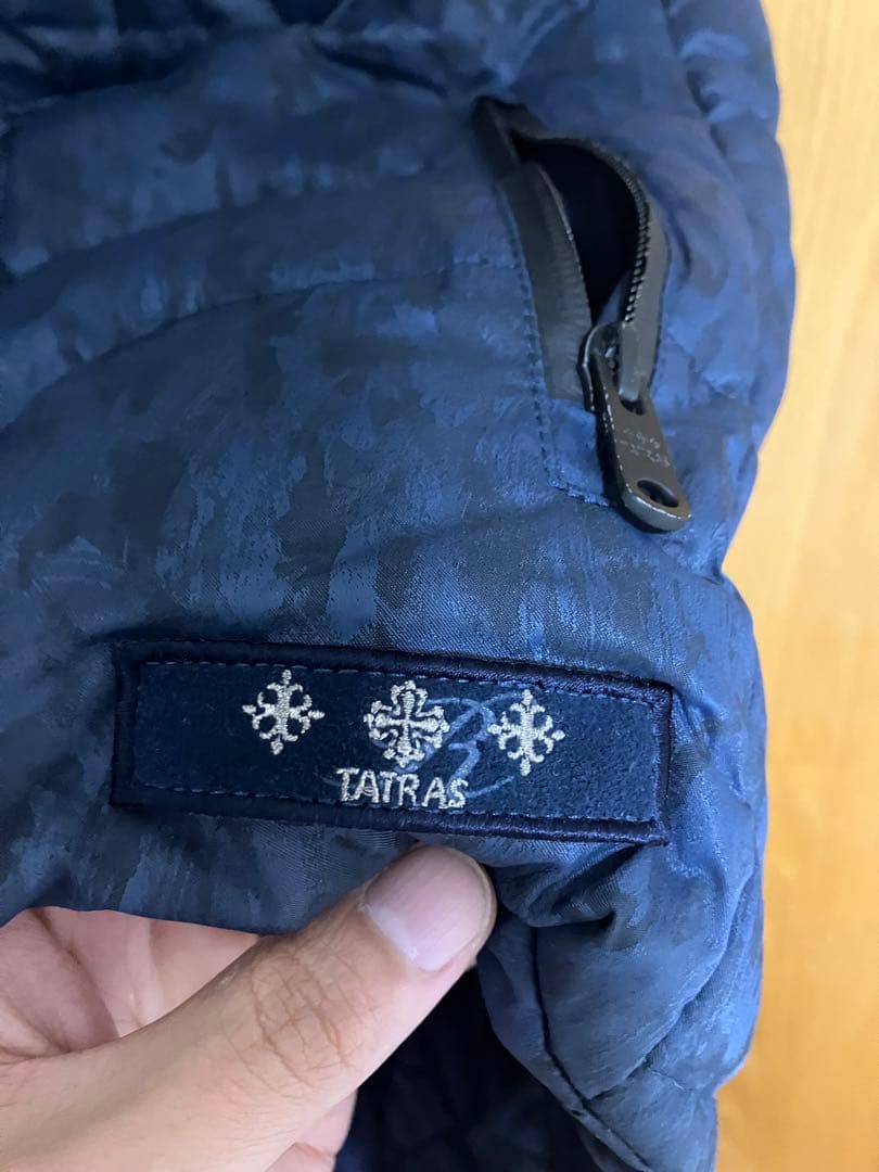 1974様用TATRAS ネイビー フード付きダウンベスト