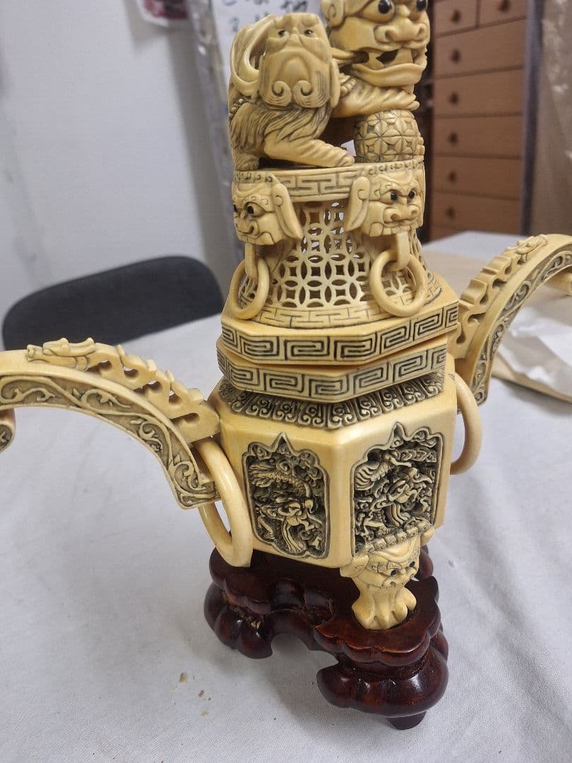 中国工芸香炉　獅子の彫刻 　石製床飾