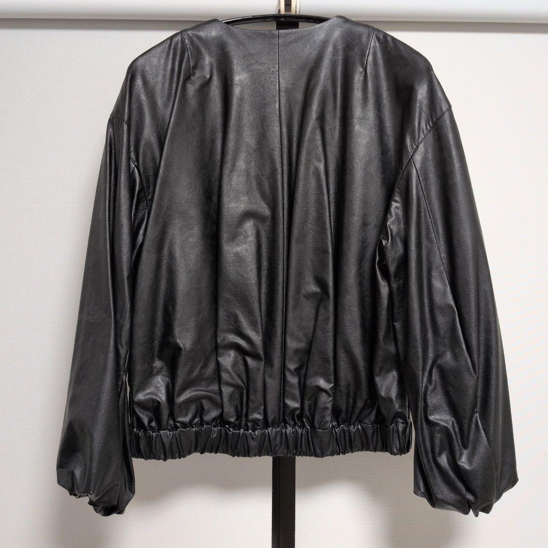 金子綾×TOMORROWLAND ウェットフェイクレザー パフスリーブブルゾン