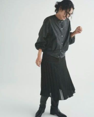 金子綾×TOMORROWLAND ウェットフェイクレザー パフスリーブブルゾン