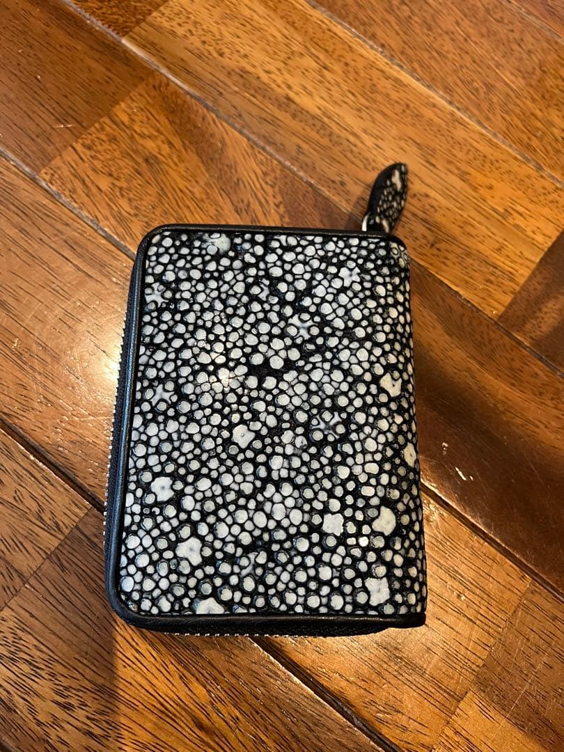 スタースティングレイ ミニ財布 カードケース エイ革 一枚革 梅花皮 ブラック