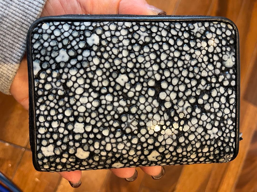 スタースティングレイ ミニ財布 カードケース エイ革 一枚革 梅花皮 ブラック