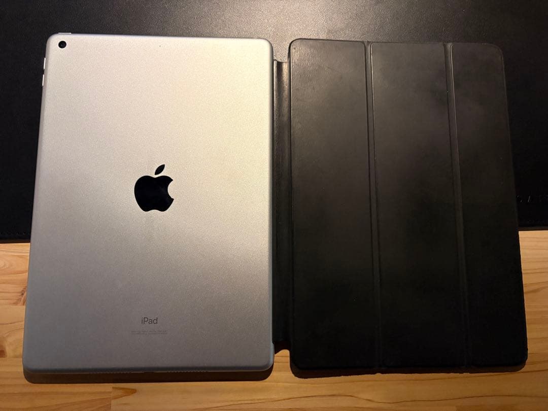 Apple iPad (第7世代) スペースグレー カバー付き