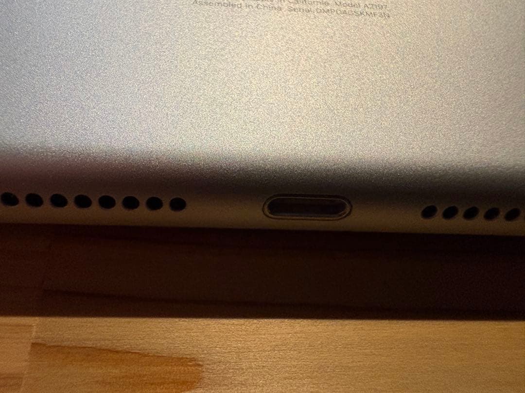 Apple iPad (第7世代) スペースグレー カバー付き