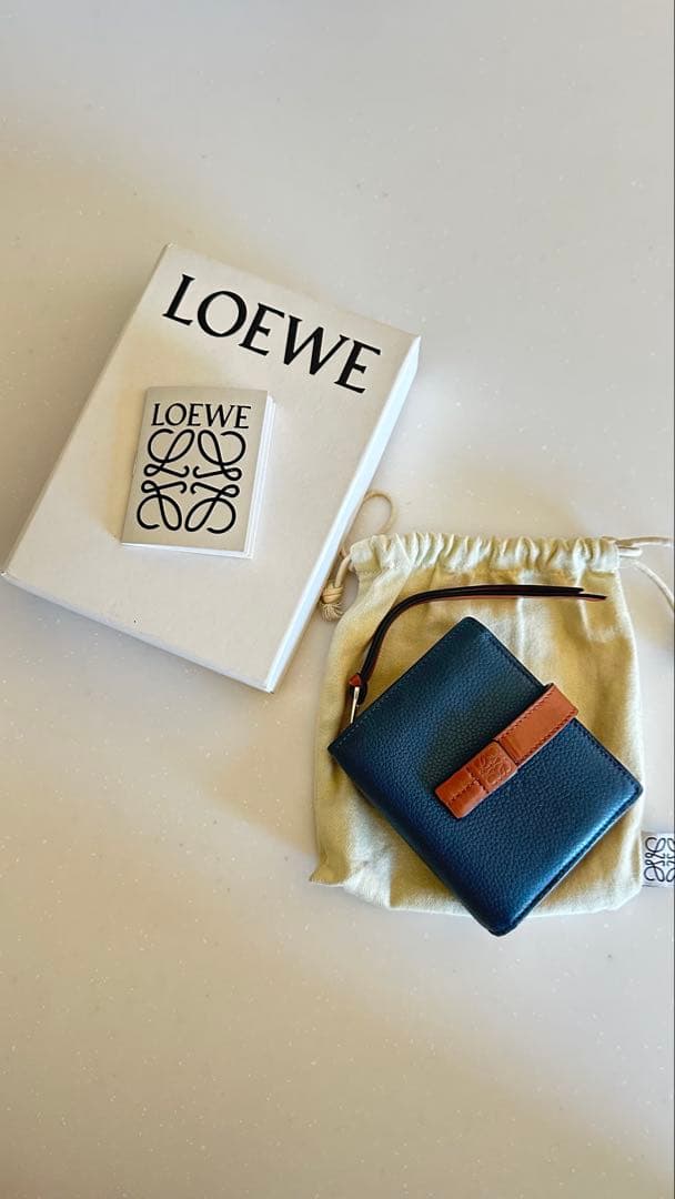 LOEWE 二つ折り財布