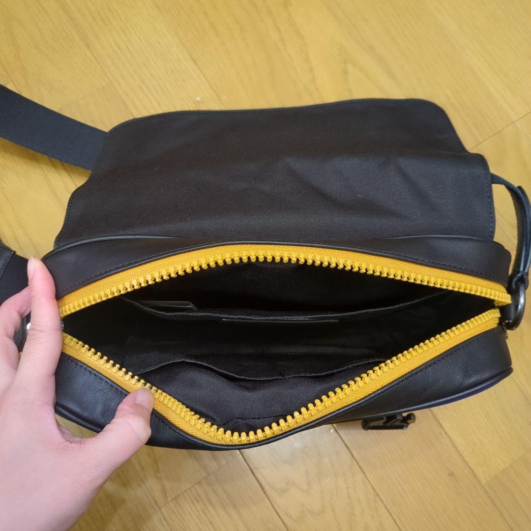 COACH ショルダーバッグ ブラック/ブルー　トラック クロスボディ