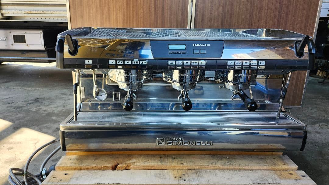 nuova SIMONELLI AURELIA II エスプレッソマシン